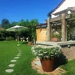 Alojamento de Acomodação e Pequeno-almoço La Pergola 3*